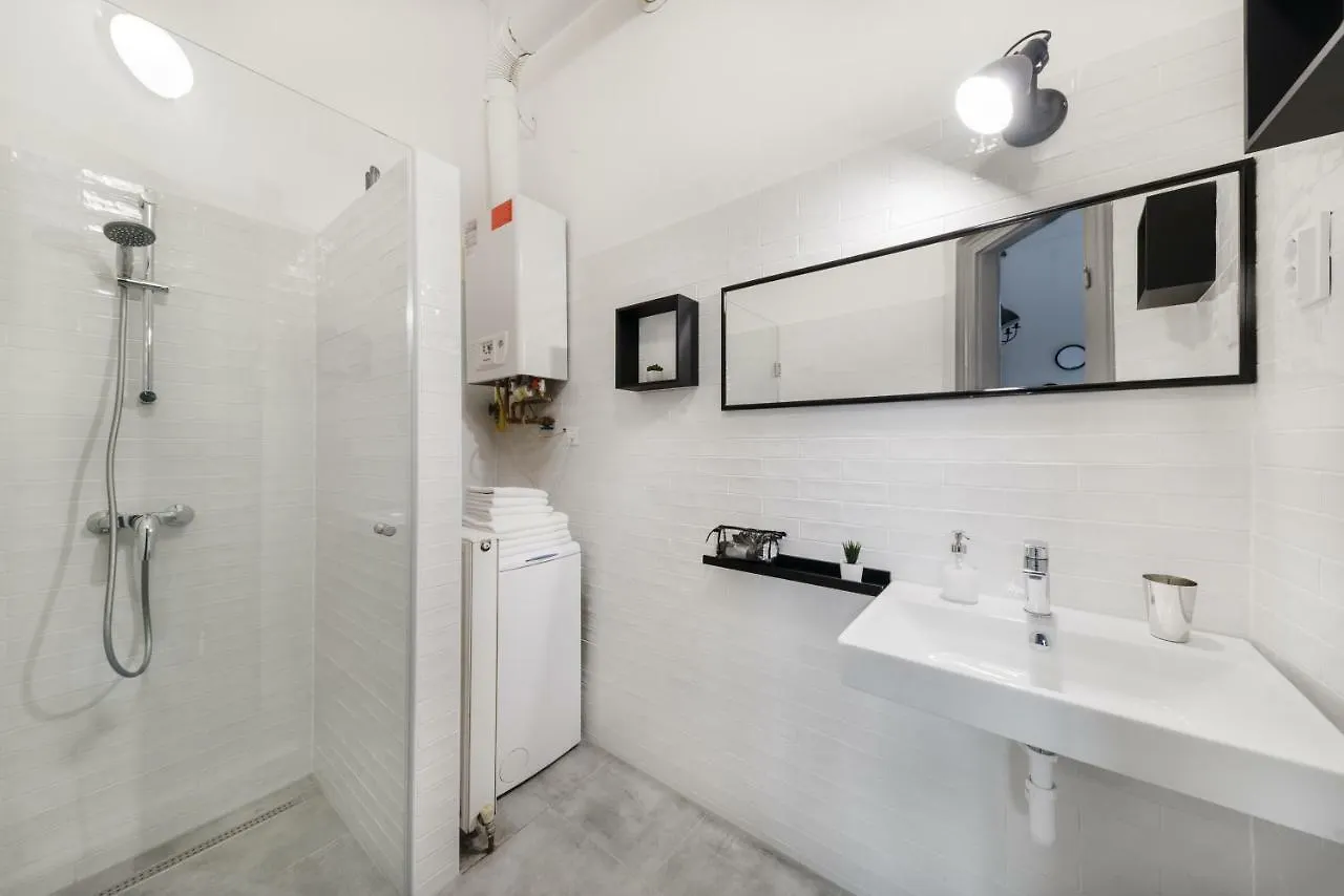 Karma Boutique Apartments Budapest 3*,