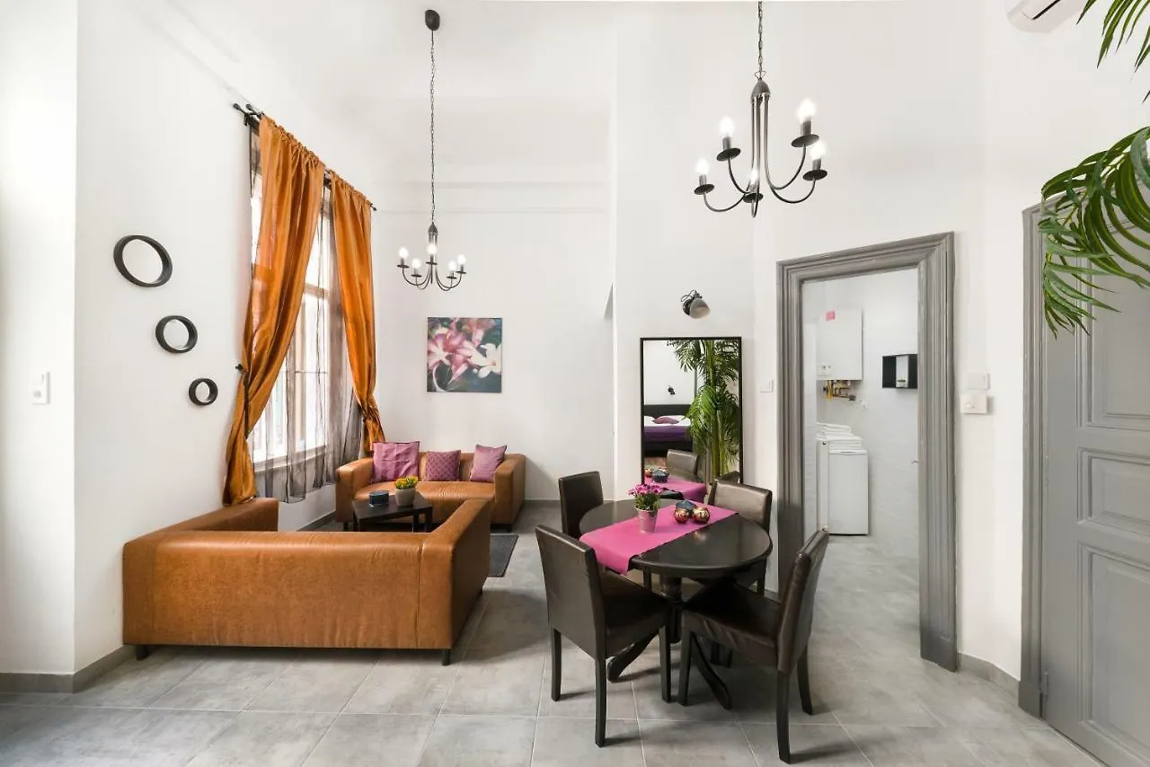 Karma Boutique Apartments Budapest 3*,